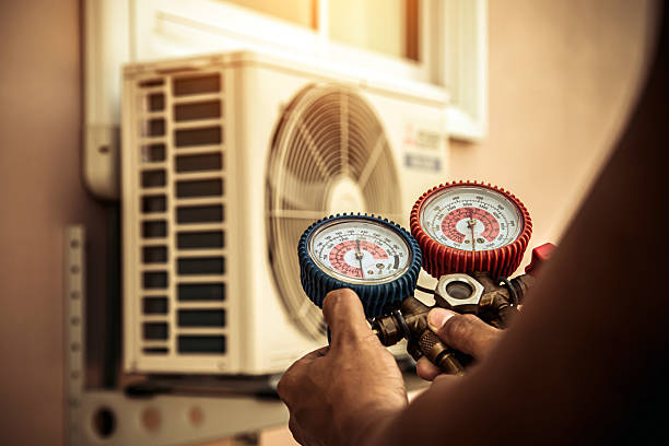 Professional Ductwork Repair technician working in Oxford, FL